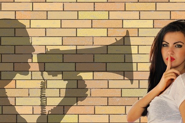 Iemand die veel en lang praat, hoe stop je die? - Arie Speksnijder